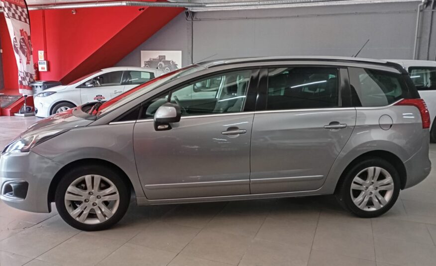 PEUGEOT 5008 1.6HDI 120CV