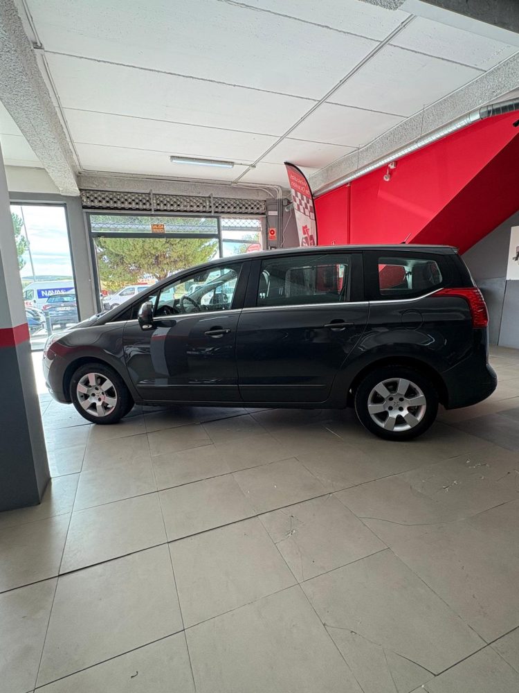 PEUGEOT 5008 1.6HDI 115CV