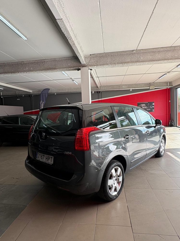 PEUGEOT 5008 1.6HDI 115CV