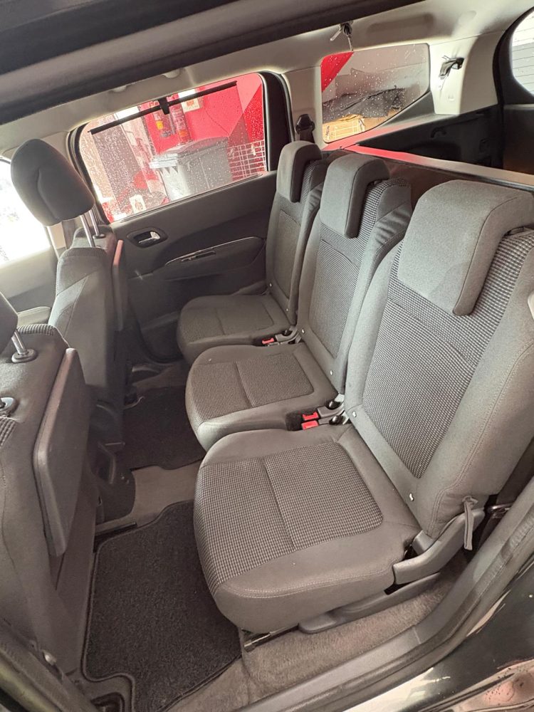 PEUGEOT 5008 1.6HDI 115CV