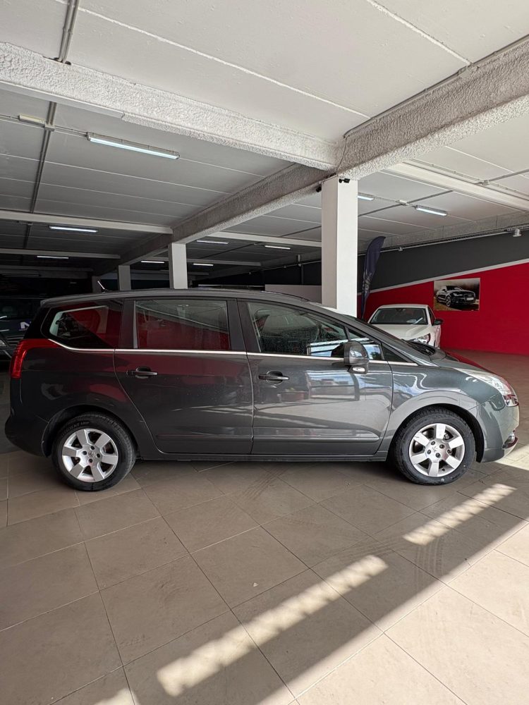 PEUGEOT 5008 1.6HDI 115CV